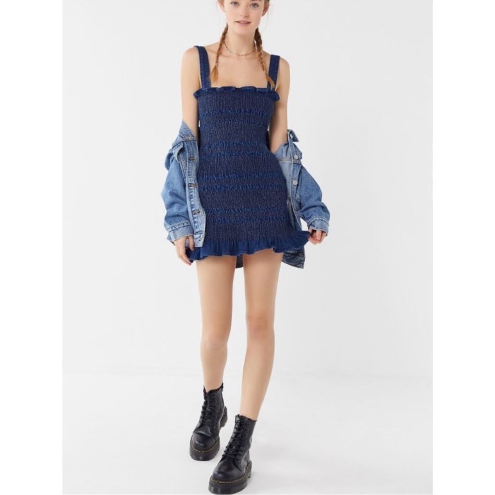 Urban Outfitters Blue Denim Smocked Sleeveless Dress/Tunic Size 6